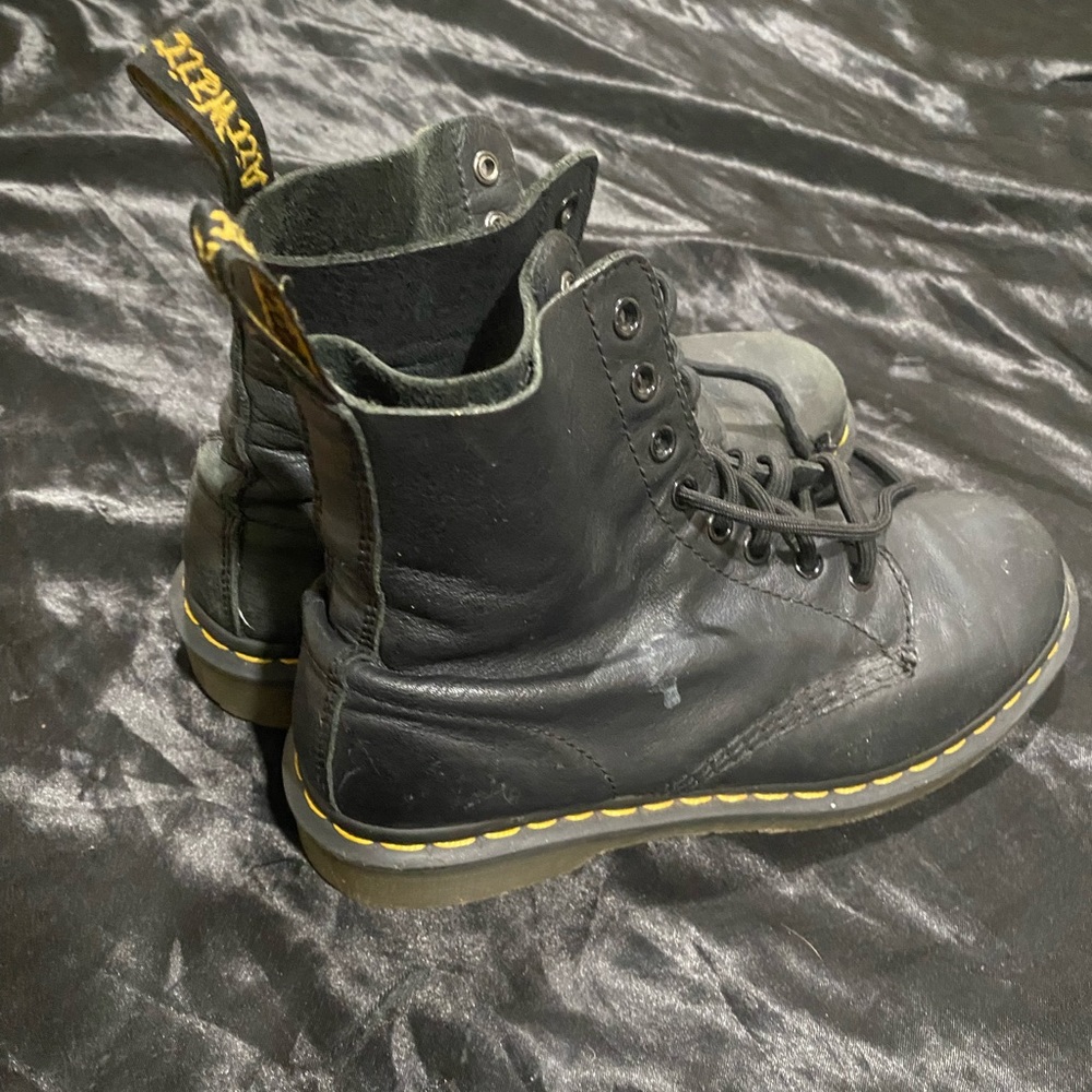 Black low doc martens